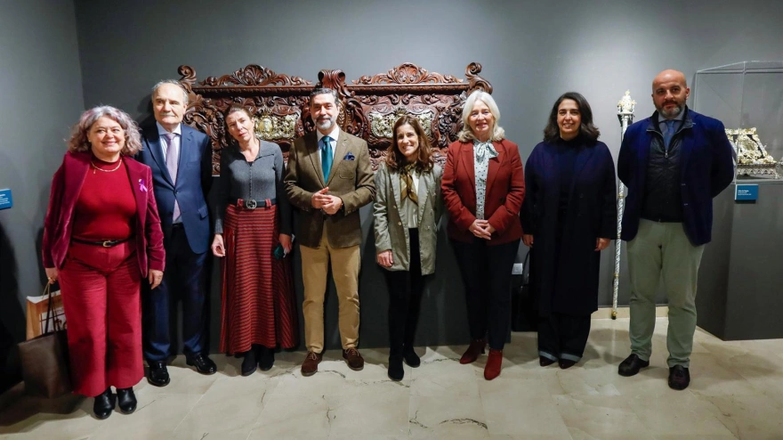 12/03/2026 Cádiz.-Cajasol.- Fundación Cajasol reúne en una exposición más de 40 piezas nuevas de la Semana Santa de Cádiz.La Fundación Cajasol en Cádiz, en colaboración con el Ayuntamiento de Cádiz, ha inaugurado la exposición 'Estrenos. Semana Santa 2026', una muestra que reúne más de 40 piezas nuevas de orfebrería, bordado y talla de las cofradías gaditanas.POLITICA FUNDACIÓN CAJASOL