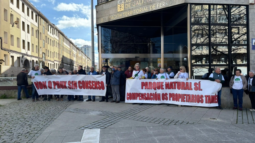 Concentración en el mediodía de este jueves ante el edificio de la Xunta en Ferrol