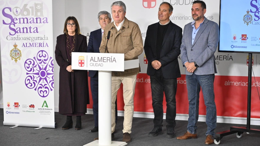 Presentación de la iniciativa para que Almería tenga una Semana Santa cardioasegurada