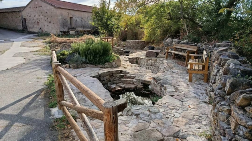 Fuente en el casco histórico de Villasdardo