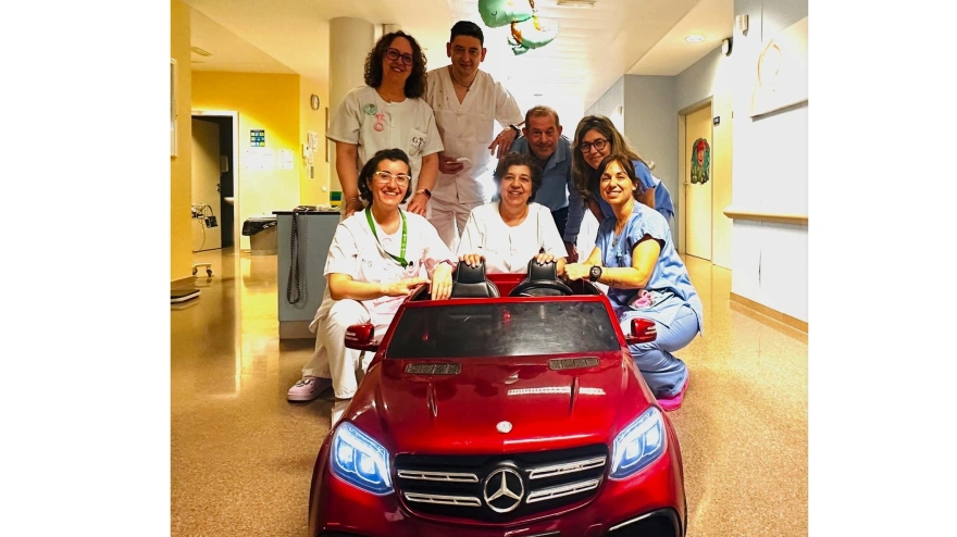 Coche teledirigido en el Hospital de Tomelloso