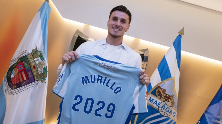 Murillo posando hoy con la camiseta hasta el 2029.