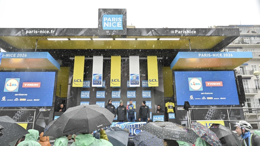 La etapa ha sido acortada por el mal tiempo a solo 47 kilómetros.