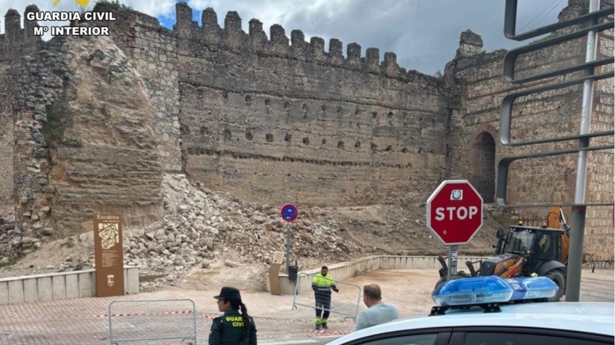 Zona del derrumbe en Escalona acordonada por los cuerpos de seguridad.