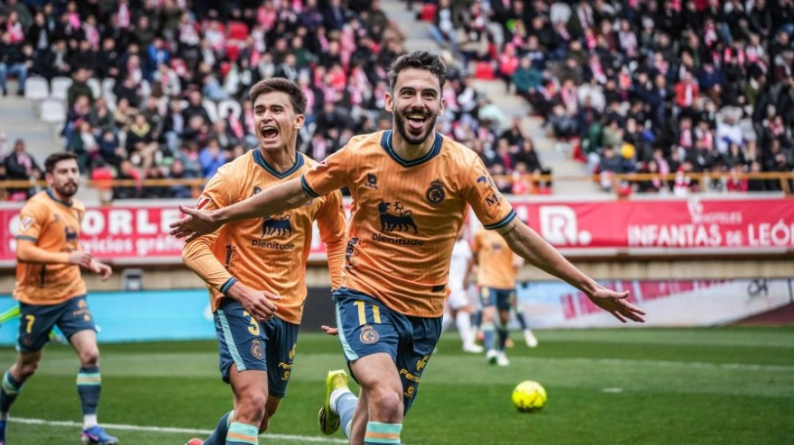 Los jugadores del Racing celebran su victoria frente a la Cultural