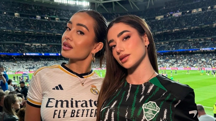 LolaLolita y Marina Rivers, en el Santiago Bernabéu