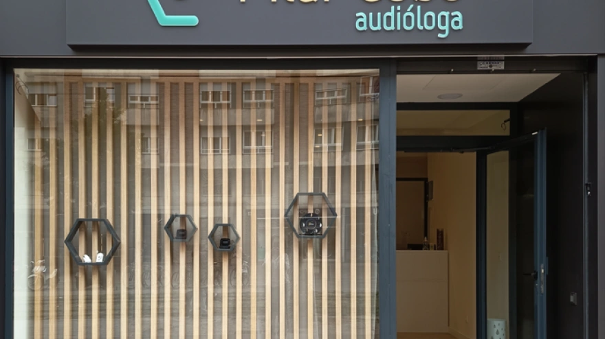 La audióloga acaba de abrir su propio establecimiento en la calle Sancho el Sabio de Vitoria