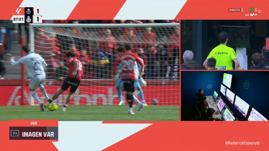 De Burgos Bengoechea revisa la acción de Samu Costa con Urko