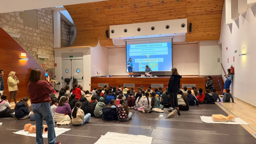 Más de 400 escolares de Linares participan en el II Maratón de RCP