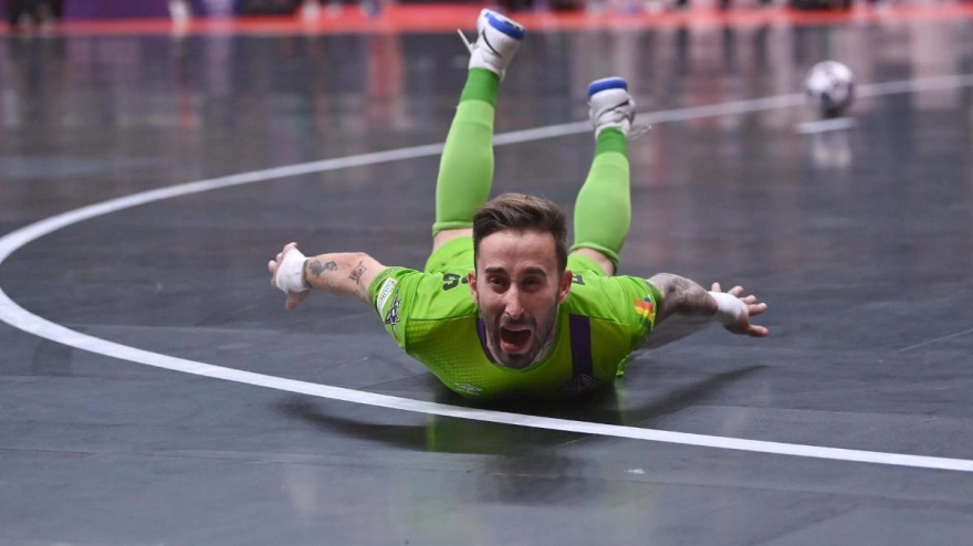 Mario Rivillos tras marcar el penalti decisivo para la primera Champions