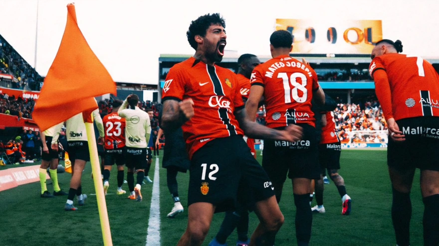 Samu Costa celebra su gol que dio la victoria ante el Espanyol