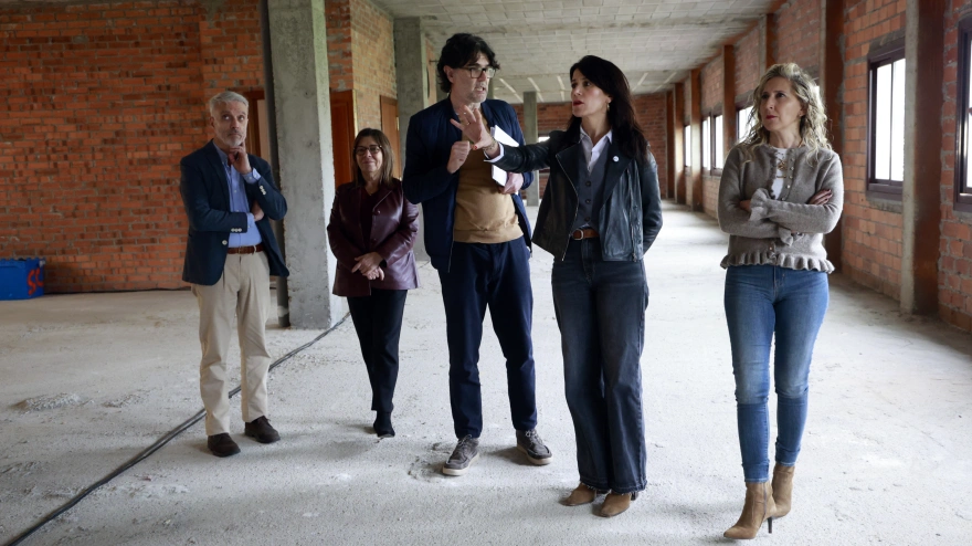Visita de la Conselleira de Vivienda e Infraestructuras, María Martínez, a las viviendas de Narón