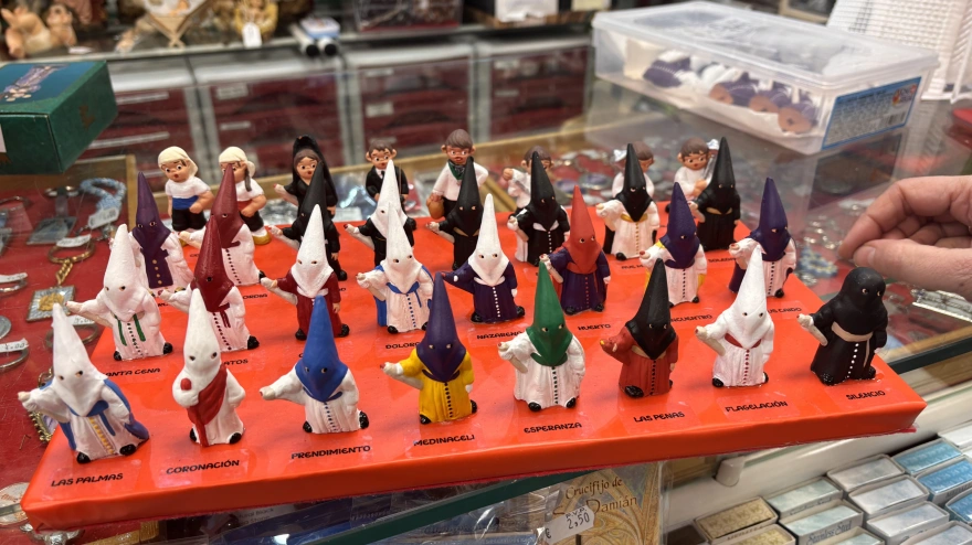 Penitentes de barro "made in Ciudad Real"