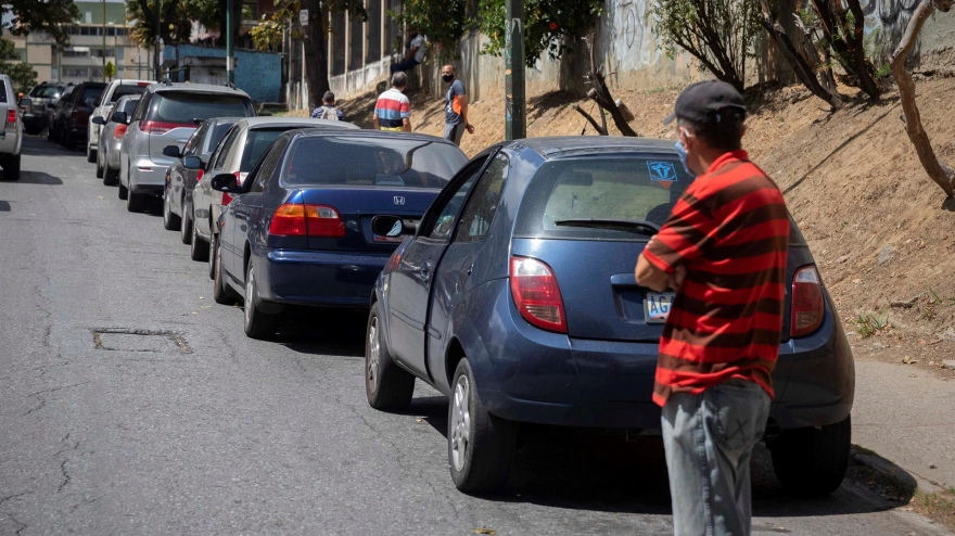 Los gorrillas piden dinero por ayudar a aparcar