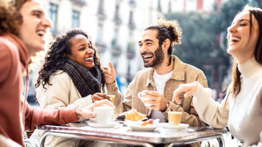 People group drinking cappuccino at coffee bar patio - Friends talking and having fun together at sidewalk cafeteria - Life style concept with happy men and women at cafe dehor - Warm bright filte