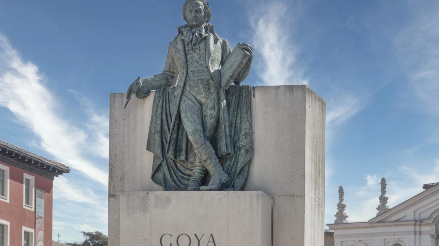 Imagen del monumento a Goya de la plaza del Pilar, obra de Federico Marés