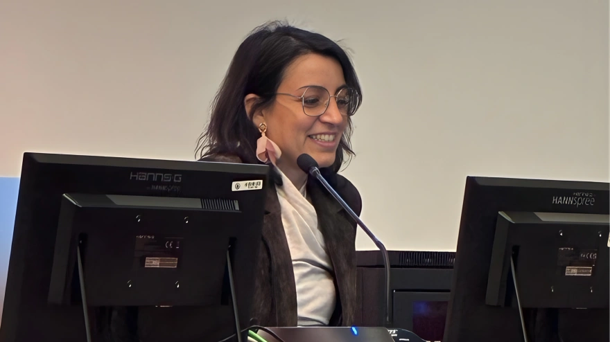 La neurocientífica Manuela del Caño durante una conferencia