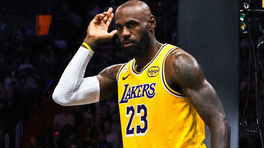 LeBron James rompe otro récord de la NBA