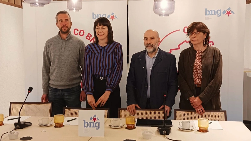 La portavoz nacional del Bloque Nacionalista Galego, Ana Pontón, con otros cargos del partido