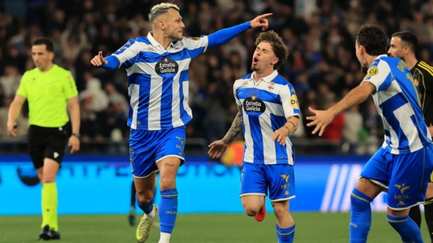 Los jugadores del Deportivo celebran la victoria contra el Zaragoza