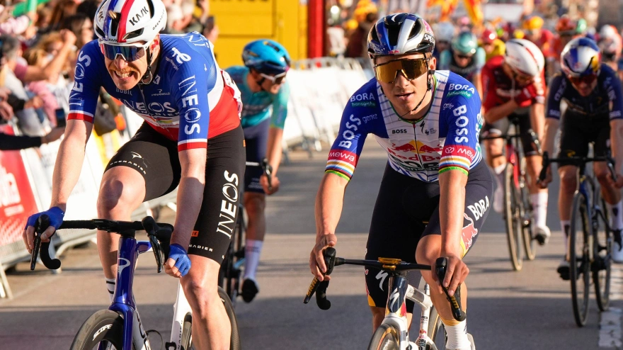23 March 2026, Spain, Sant Feliu De Guixols: Cycling, UCI WorldTour - Tour of Catalonia, Sant Feliu de Guíxols (172.80 km), stage 1, Dorian Godon (l) from France of Ineos Grenadiers wins ahead of Remco Evenepoel from Belgium of Red Bull-Bora-Hansgrohe. Photo: Nicolás Carvalho Ochoa/dpa