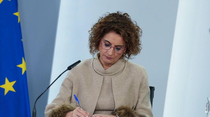 La vicepresidenta primera y ministra de Hacienda, María Jesús Montero, durante una rueda de prensa tras el Consejo de Ministros