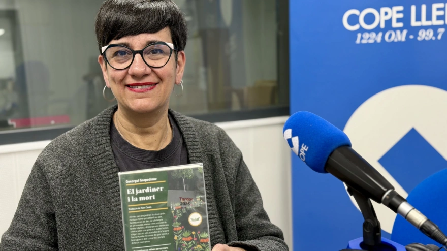 Anabel Ramos, bibliotecària de la Biblioteca Pública de Lleida, als estudis de COPE Lleida