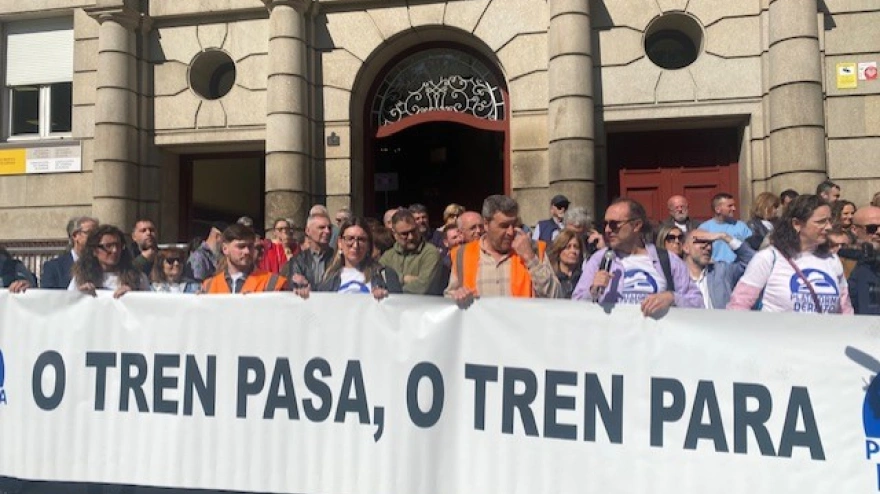 Movilización ante la Subdelegación del Gobierno en Ourense