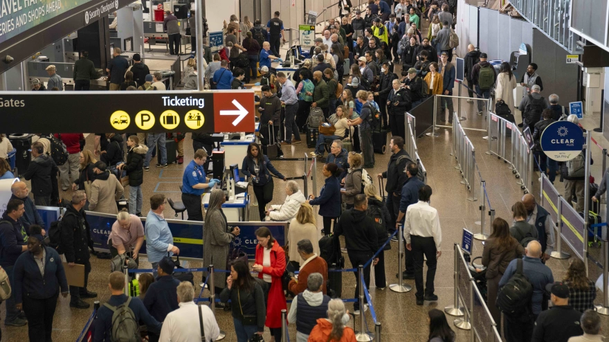Control de seguridad de la TSA de un aeropuerto de Estados Unidos