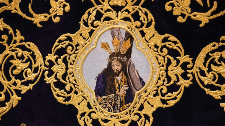 Estandarte elaborado por el Paso Azul de Lorca