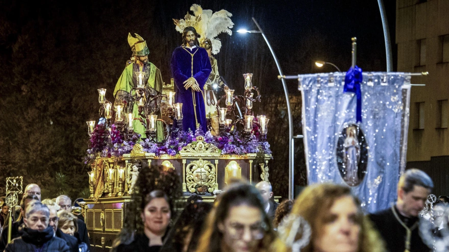Dos de los pasos de la Semana Santa logroñesa, El Cautivo y La Fragelación