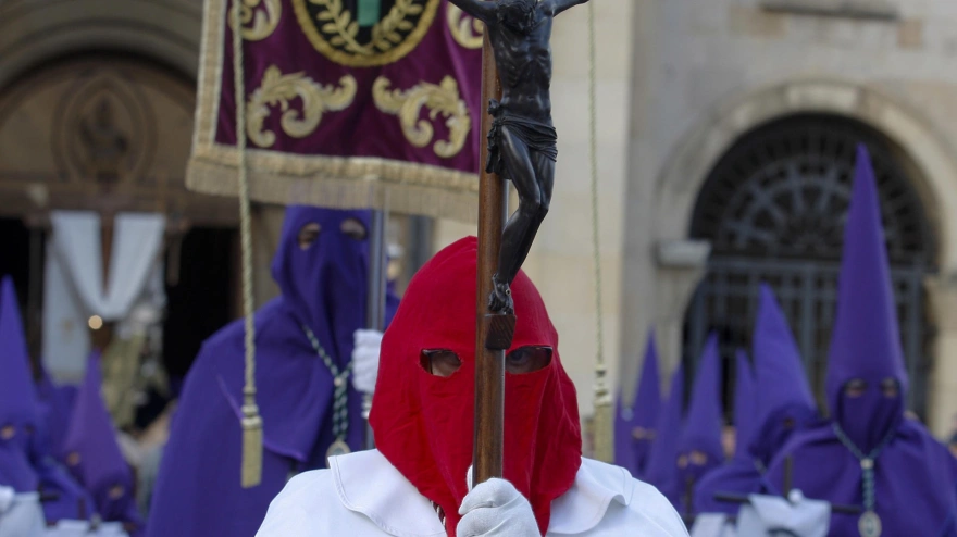Procesión en la Semana Santa de Gijón (2025)