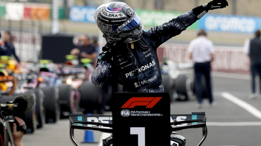Kimi Antonelli celebra su victoria en Suzuka