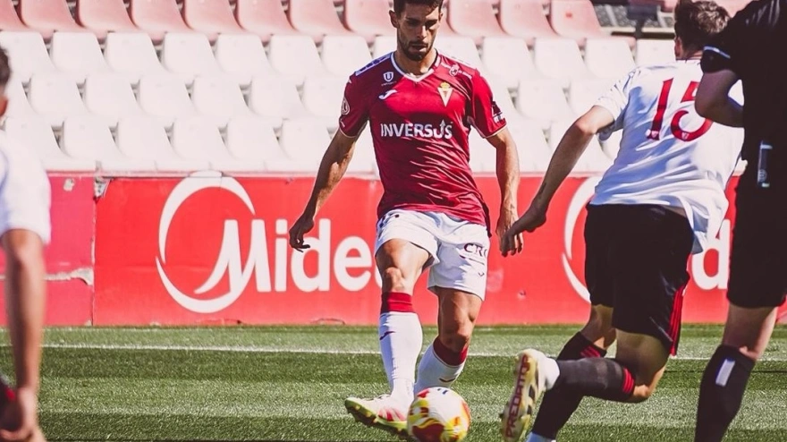 El Real Murcia cambia la cara