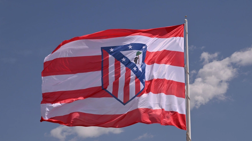 Bandera Atlético de Madrid en una imagen recurso
