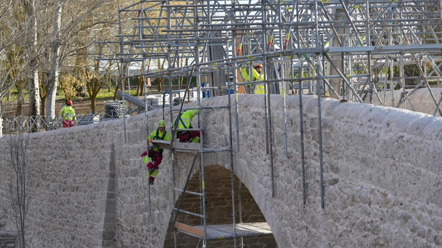 La inversión millonaria en la provincia de Valladolid para salvar los puentes sobre el río Cega: "Estaba en ruina inminente"
