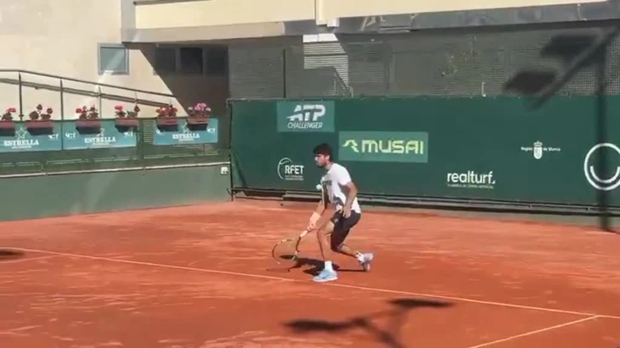 Carlos Alcaraz se entrena en el Real Murcia Club de Tenis