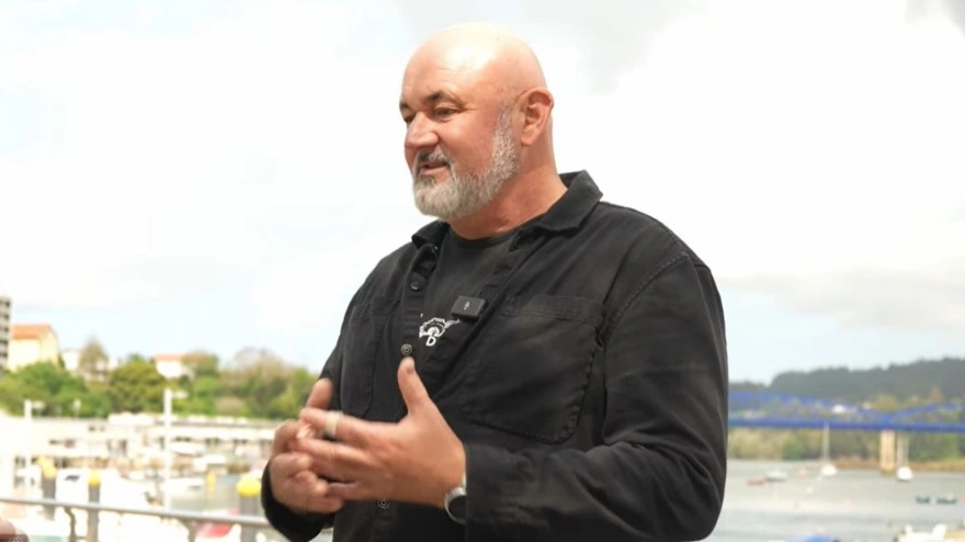 Suso (53), marisquero en una entrevista con María Pilar Dancausa en su canal de YouTube MP DANCAUSA.