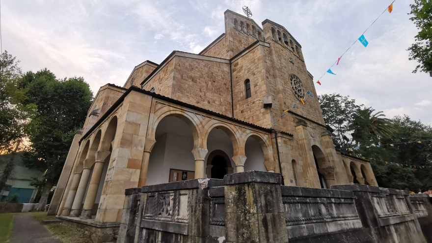 Iglesia San Julián de Somió, en Gijón