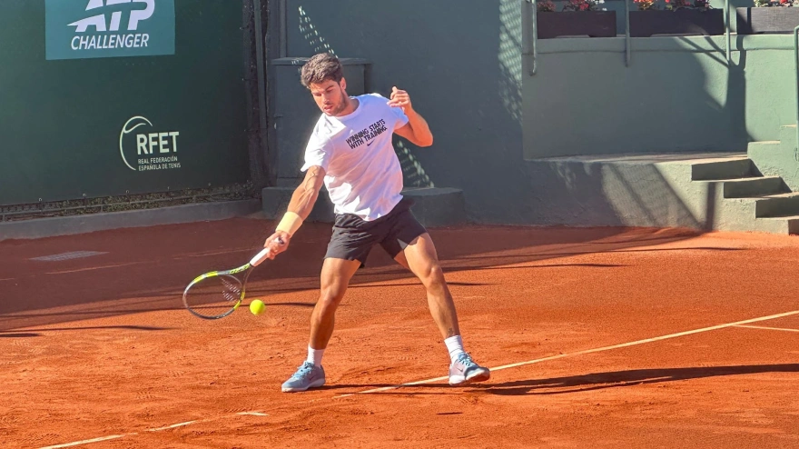 Carlos Alcaraz se entrena en el Real Murcia Club de Tenis