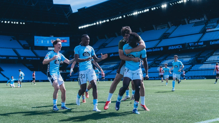 Los jugadores del Celta Fortuna celebran el gol de la remontada ante el Bilbao Athletic