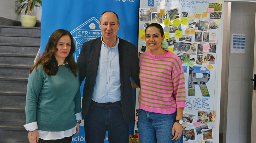 El director xeral de Centros e Recursos Humanos felicita a la directora del CFR y a su equipo