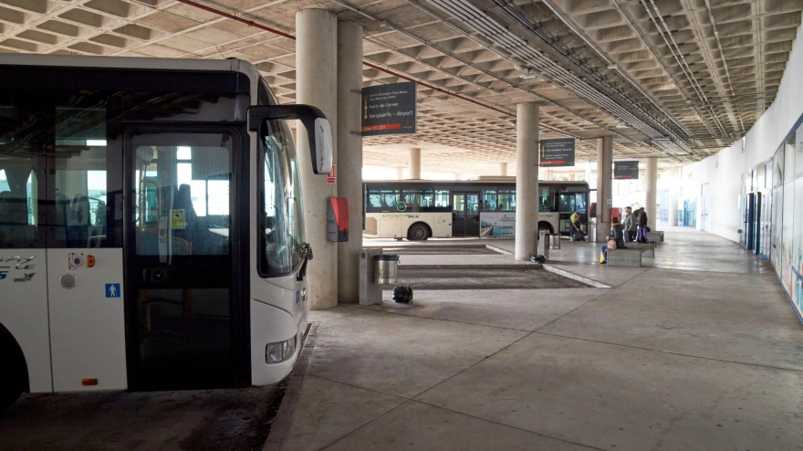 Estación de autobuses en Lanzarote, Canarias