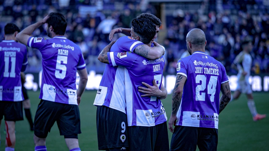 El equipo celebra un gol en el Rico Pérez.
