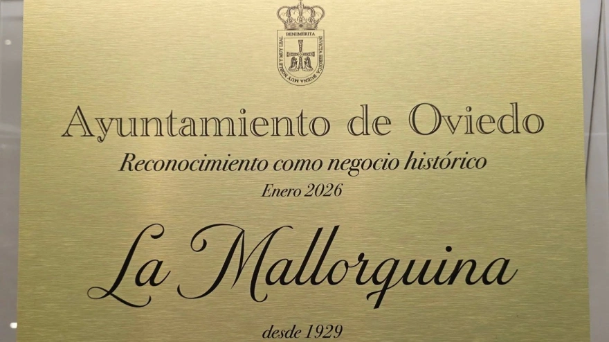 Placa conmemorativa del Ayuntamiento de Oviedo a la Mallorquina