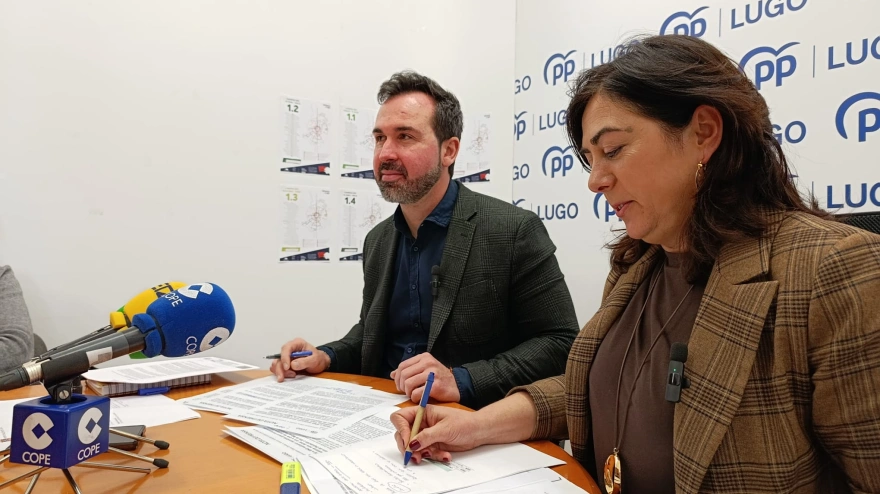 El PP dando cuenta de "a rede de colocación" de PSOE y BNG en la Diputación de Lugo