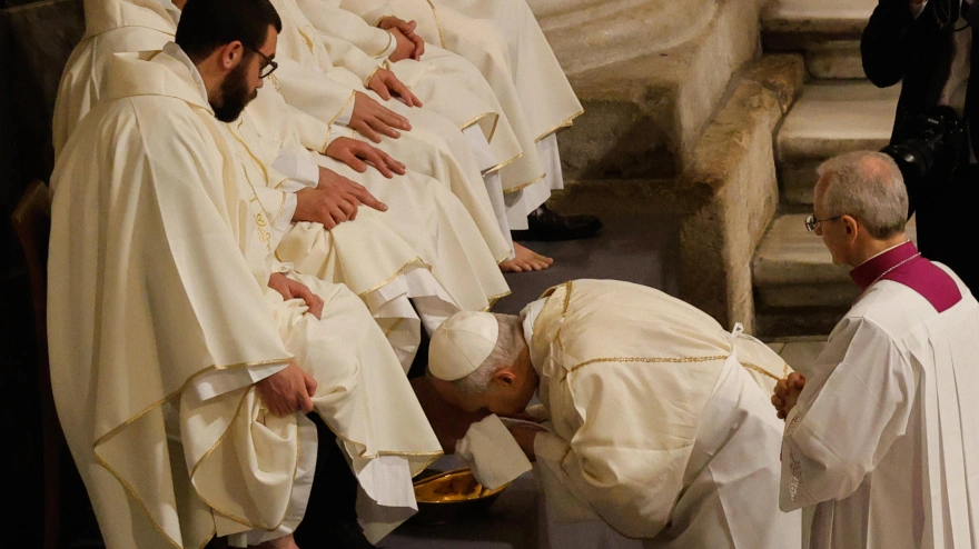 ROME (Italy), 02/04/2026.- Pope Leo XIV leads the Holy Mass In Coena Domini on Holy Thursday at the Basilica of Saint John Lateran in Rome, Italy, 02 April 2026. (Papa, Italia, Roma) EFE/EPA/GIUSEPPE LAMI