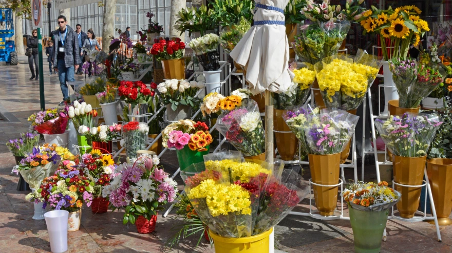 Puesto de flores en las calles de Valencia, imagen de archivo