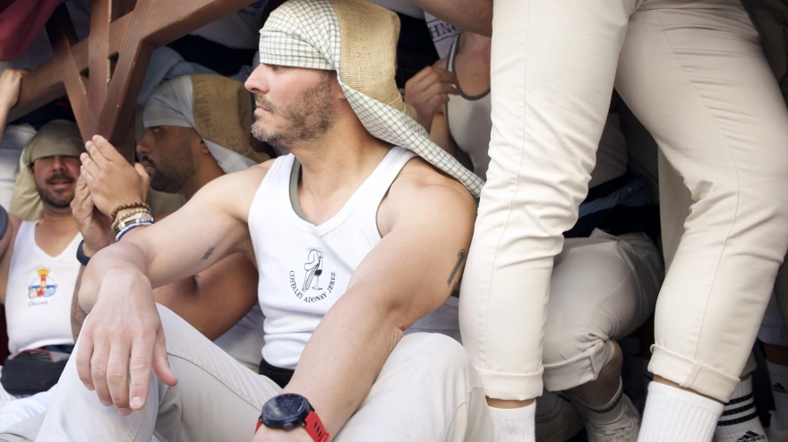 Costaleros de la Hermandad del Polígono de San Pablo en Sevilla