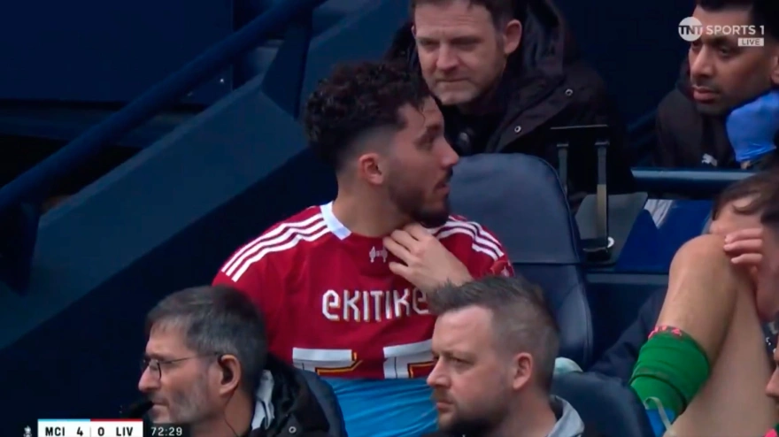 Rayan Cherki, con la camiseta del Liverpool